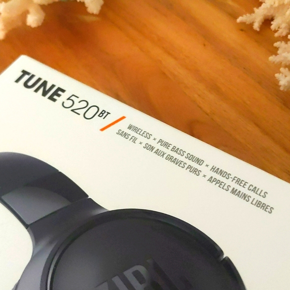 JBL💥NWT💥 TUNE 520BT - wireless headphones new inbox never opened! A+ - Picture 10 of 11